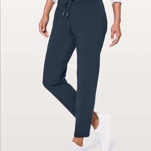 Lululemon “On the Fly” pant (28”) in nocturnal teal